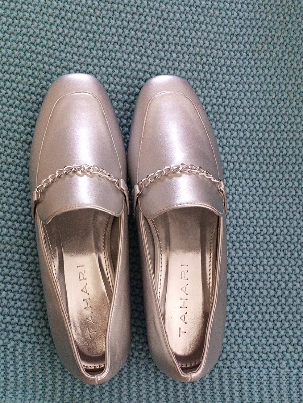 Tahari BNWOT Chambourd Metallic Silver Chain-Trim Loafers Size 8